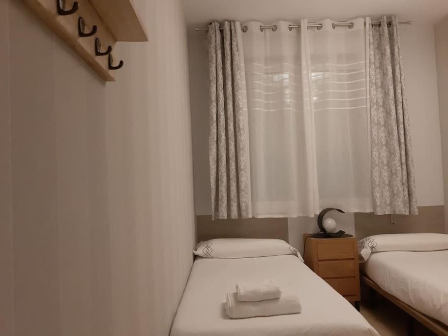 Nuevo-Luminoso Y Moderno. Parking Gratis!! Appartement Sevilla Buitenkant foto