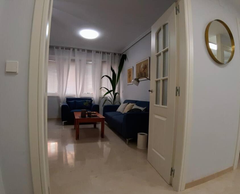 Nuevo-Luminoso Y Moderno. Parking Gratis!! Appartement Sevilla Buitenkant foto